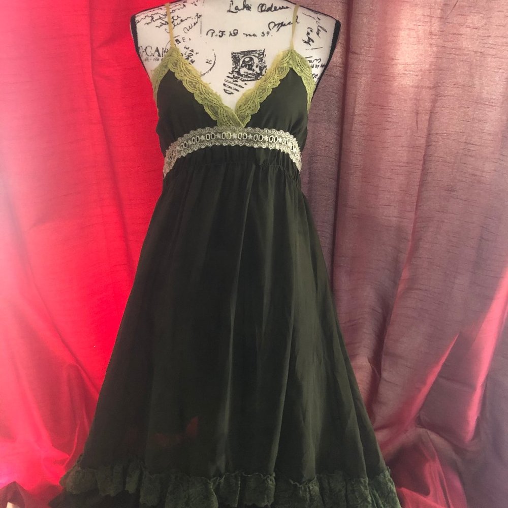 Romantic Sleeveless dress with lace (size M)